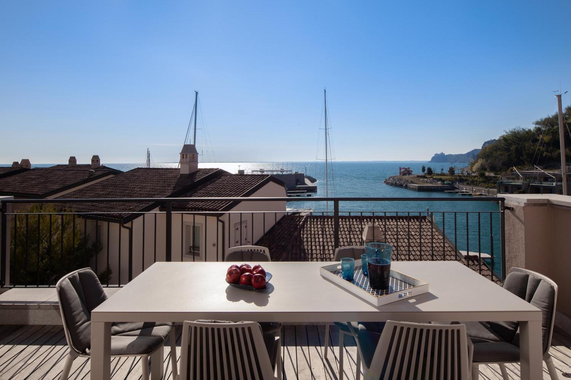 Portopiccolo Apartments ซิสเตียนา ภายนอก รูปภาพ