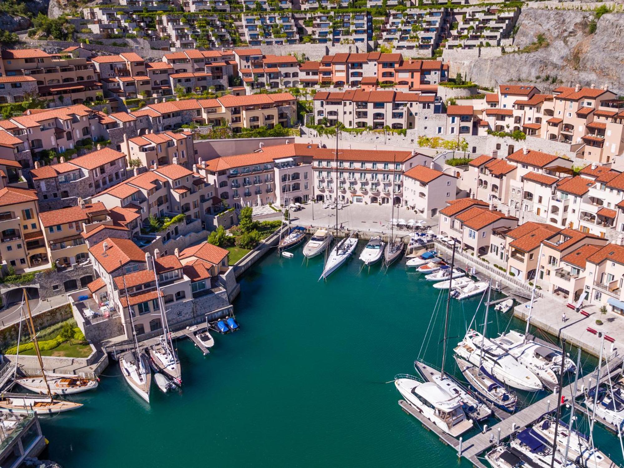 Portopiccolo Apartments ซิสเตียนา ภายนอก รูปภาพ