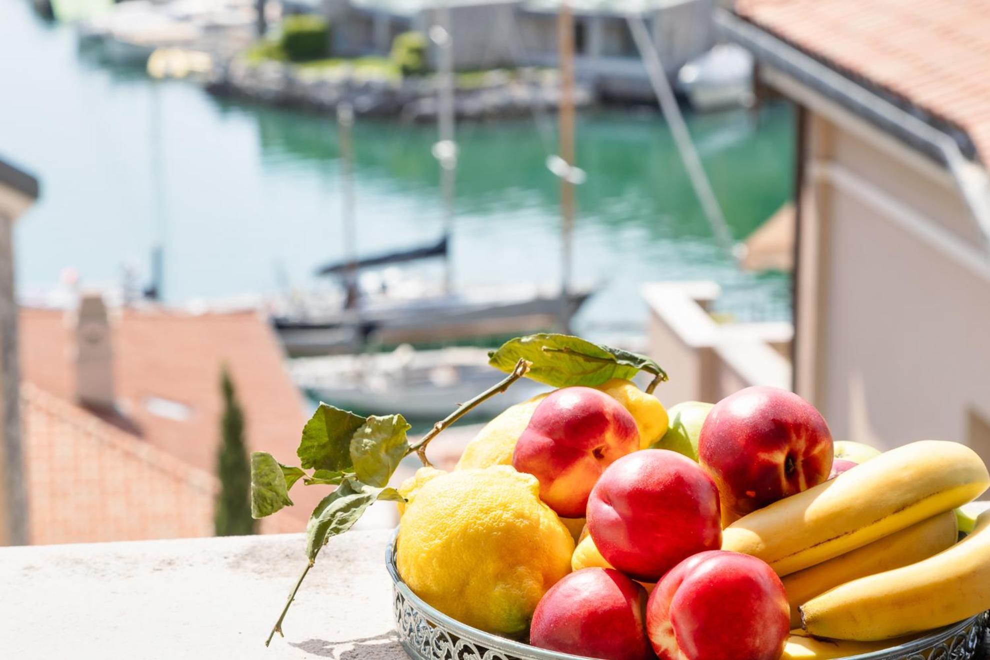 Portopiccolo Apartments ซิสเตียนา ภายนอก รูปภาพ