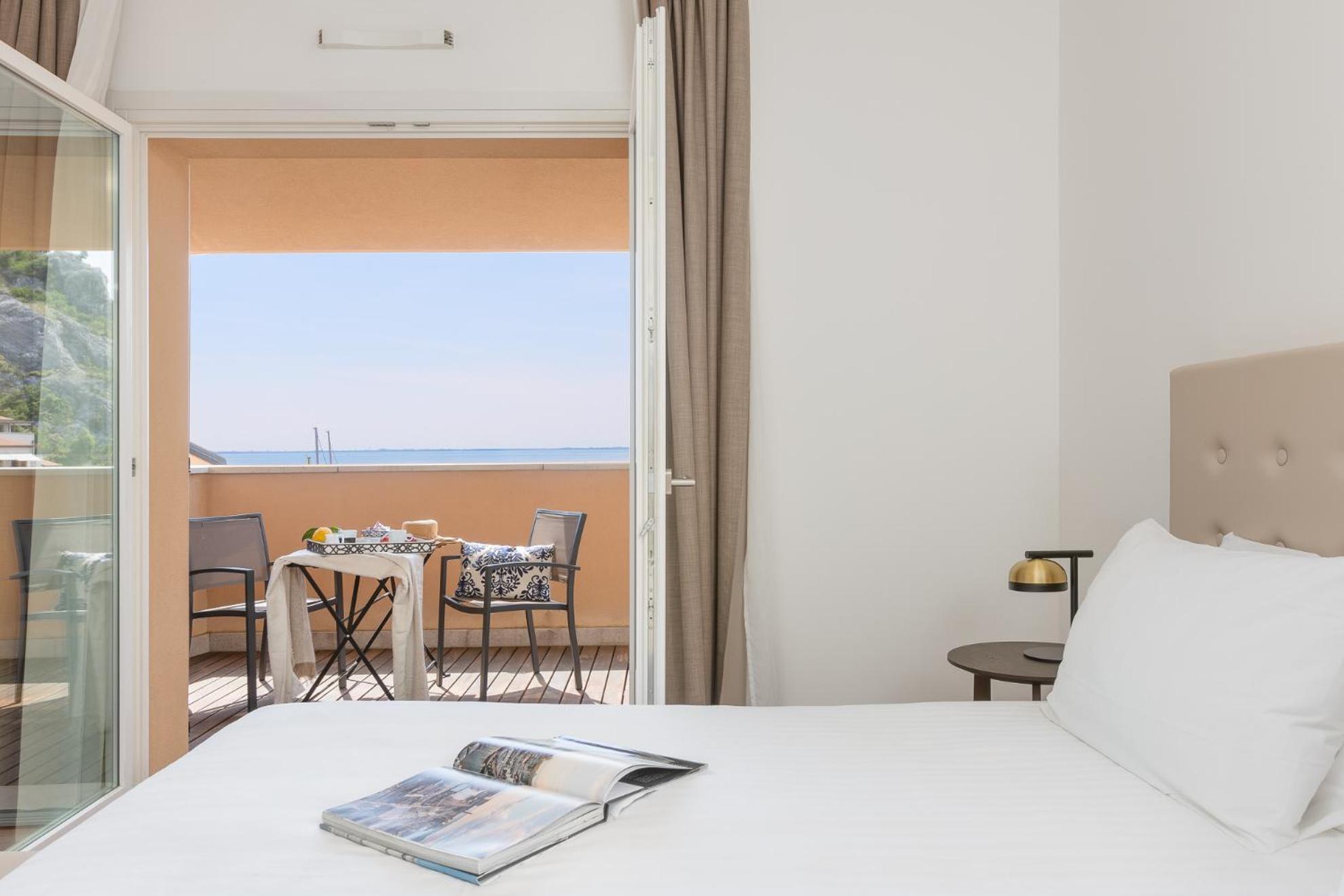 Portopiccolo Apartments ซิสเตียนา ภายนอก รูปภาพ