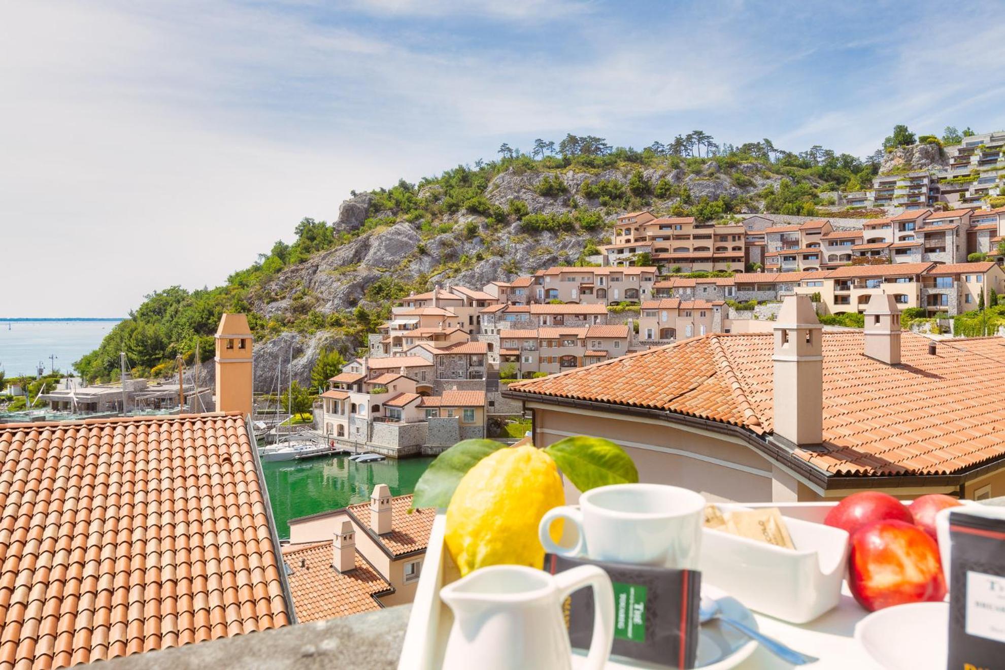 Portopiccolo Apartments ซิสเตียนา ภายนอก รูปภาพ