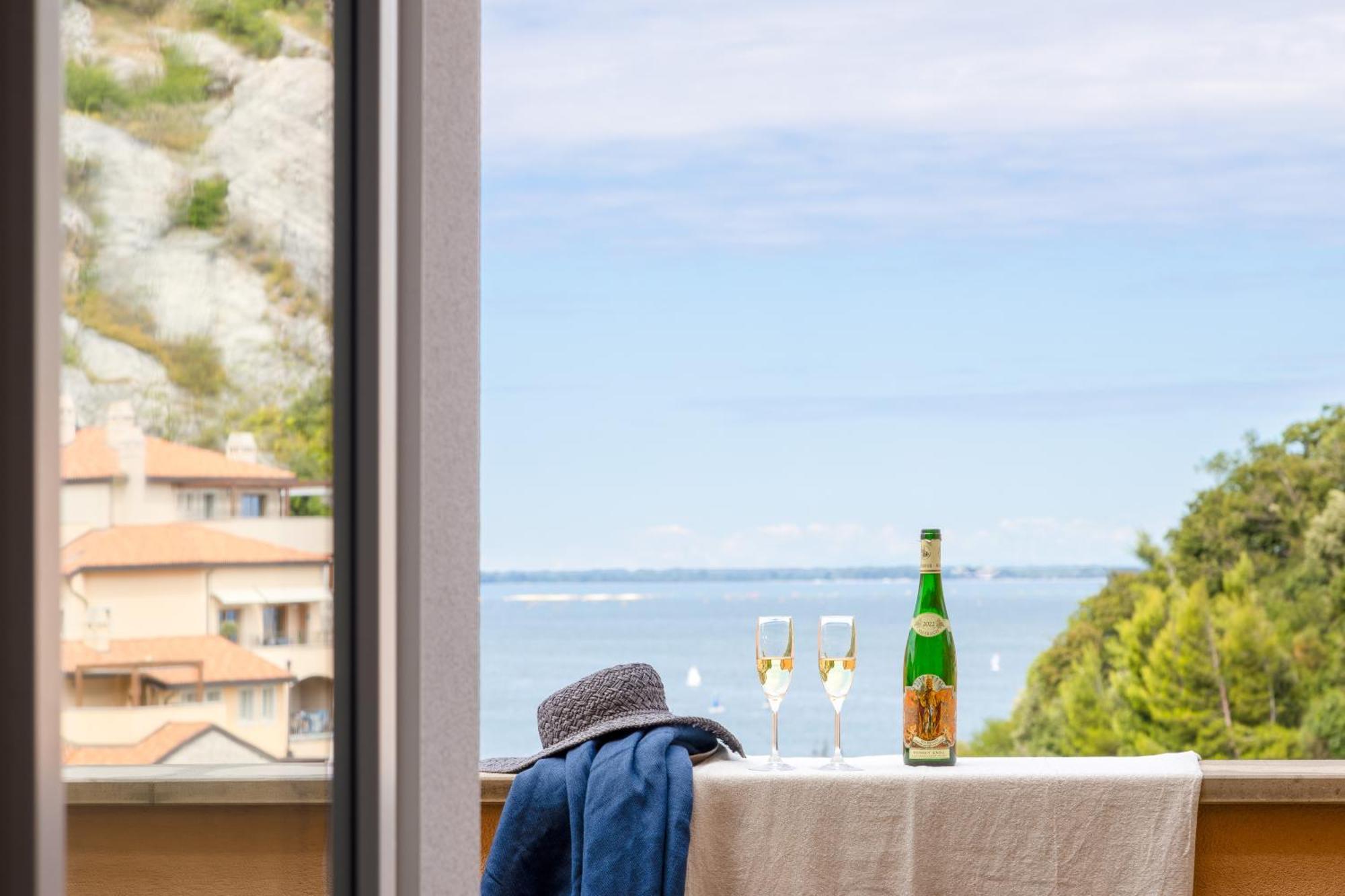 Portopiccolo Apartments ซิสเตียนา ภายนอก รูปภาพ